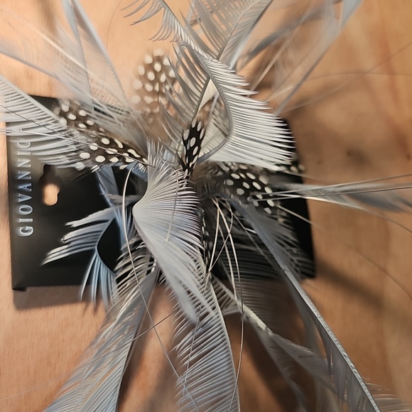 Elegant Feather Fascinator For Hats - Picture 2 of 8